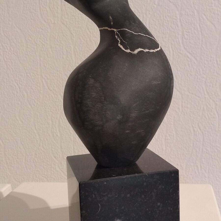 Norbert Diemert, Geneigte 18, Diabas/Limestone, 2020, 30x9x11 cm